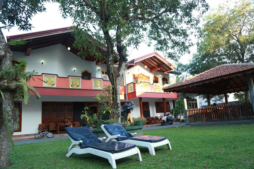 Sumal Villa 贝鲁沃勒 外观 照片