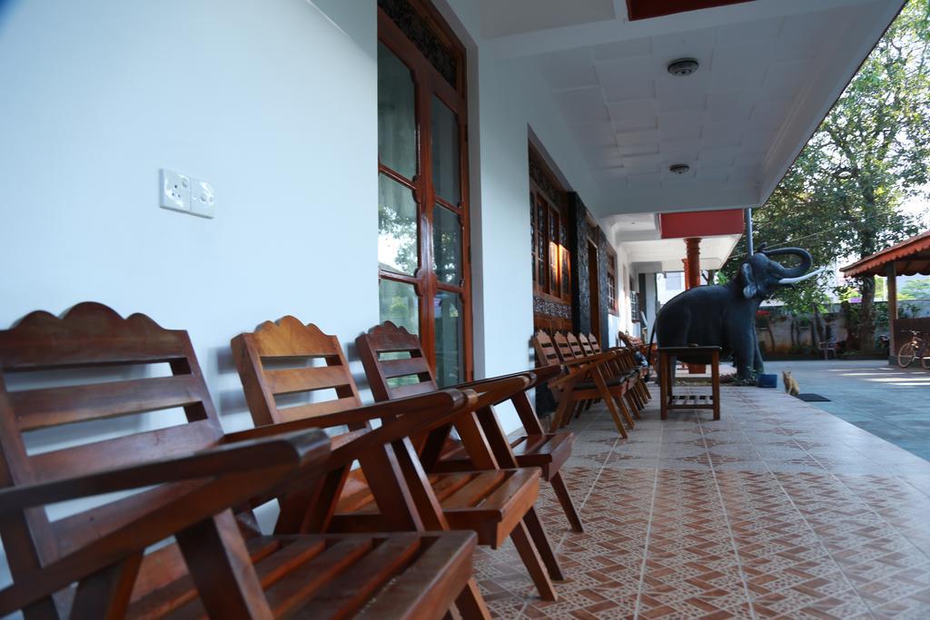 Sumal Villa 贝鲁沃勒 外观 照片