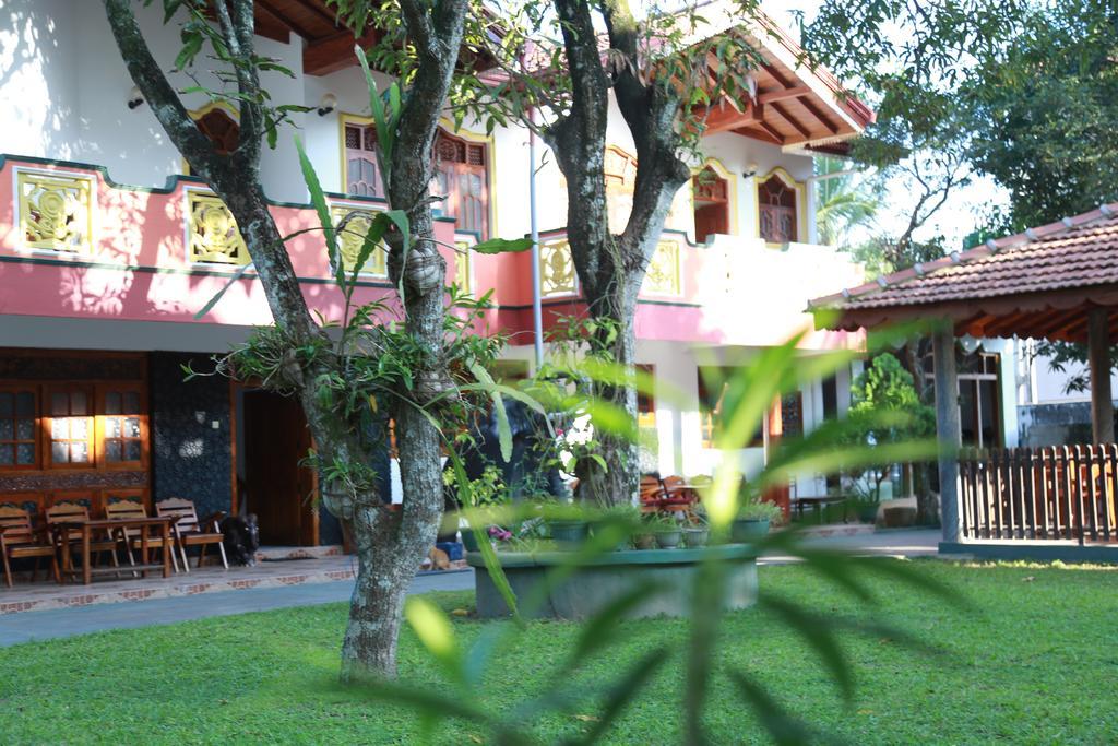 Sumal Villa 贝鲁沃勒 外观 照片