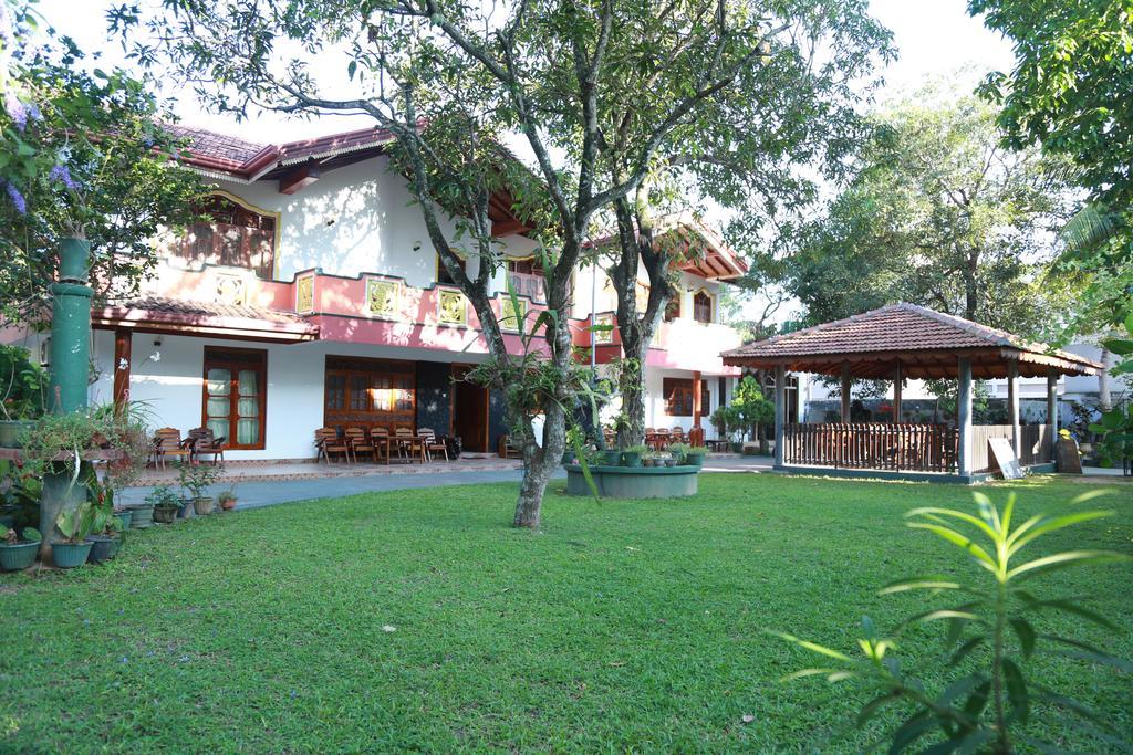 Sumal Villa 贝鲁沃勒 外观 照片