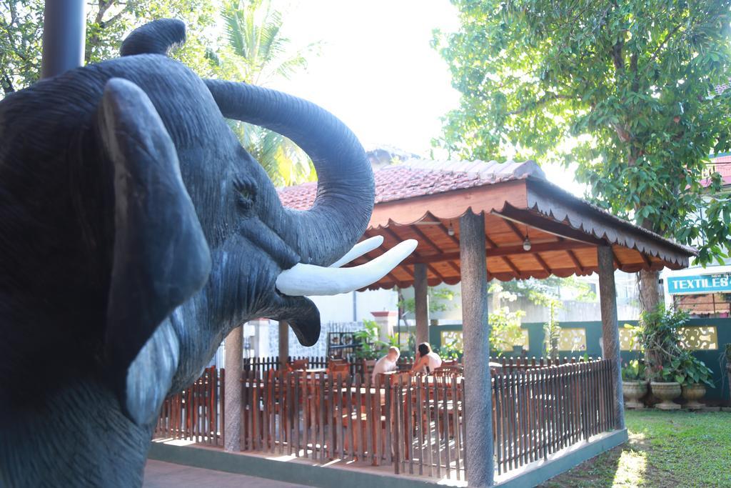 Sumal Villa 贝鲁沃勒 外观 照片