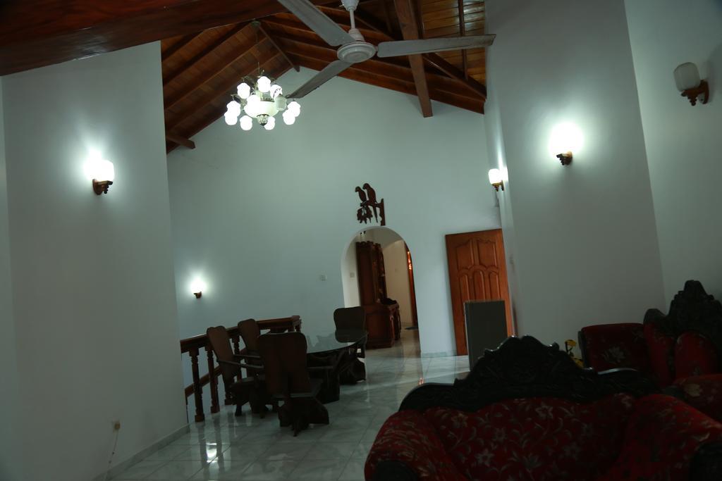 Sumal Villa 贝鲁沃勒 外观 照片