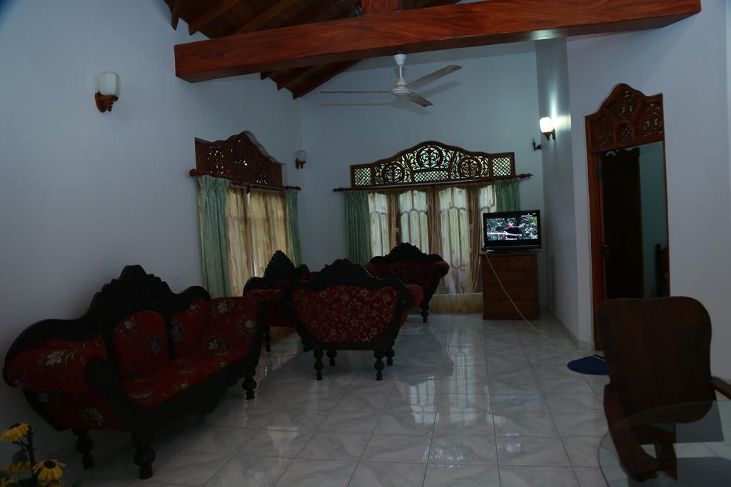 Sumal Villa 贝鲁沃勒 外观 照片